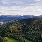 Holiday home Karkonoski Klimat - Klimatyczny Z Bali Z Pieknym Widokiem, Z Dostepem Do Jacuzzi I Sauny, Miejscem Na Grill I Ognisko - Relaks W Sercu Natury Milkow (Lower Silesia)